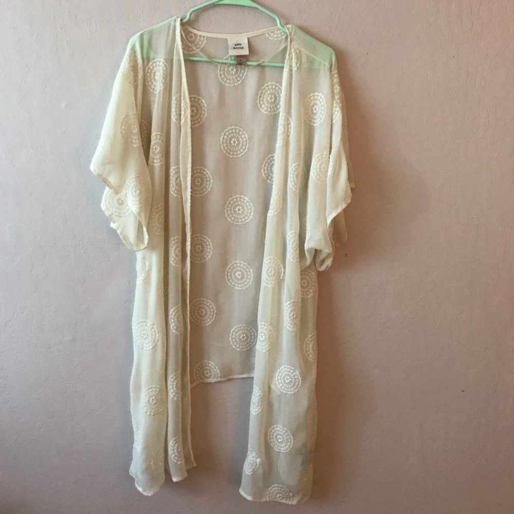 Knox Rose white cover up/shawl